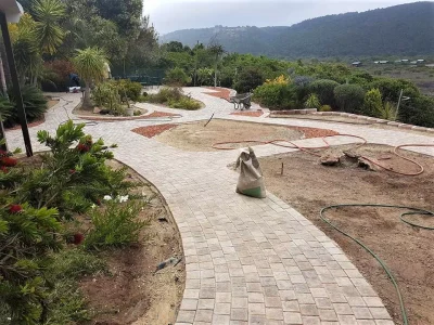 Landscape paving